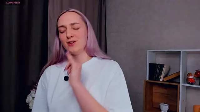 Snapshot of AdelineFabel chatting on October 19, 1:01 pm AdelineFabel online show from October 19, 1:01 pm
