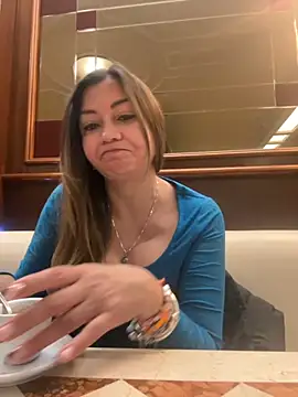 Snapshot of gabriellacali chatting on November 27, 8:00 pm gabriellacali online show from November 27, 8:00 pm