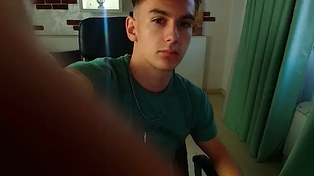 Snapshot of BradyFlint chatting on October 20, 4:57 am BradyFlint online show from October 20, 4:57 am