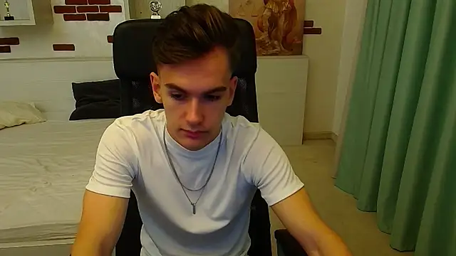 Snapshot of BradyFlint chatting on October 21, 4:24 am BradyFlint online show from October 21, 4:24 am