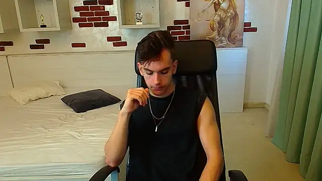 Snapshot of BradyFlint chatting on October 22, 5:52 am BradyFlint online show from October 22, 5:52 am