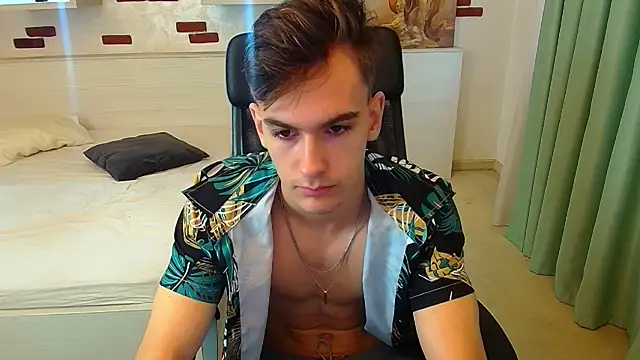 Snapshot of BradyFlint chatting on October 23, 6:02 am BradyFlint online show from October 23, 6:02 am