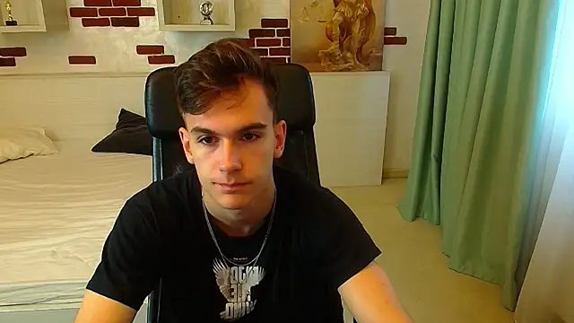 Snapshot of BradyFlint chatting on October 28, 6:06 am BradyFlint online show from October 28, 6:06 am