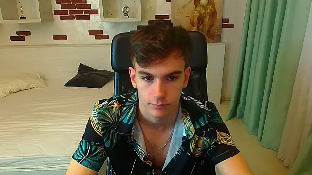 Snapshot of BradyFlint chatting on November 4, 5:28 am BradyFlint online show from November 4, 5:28 am