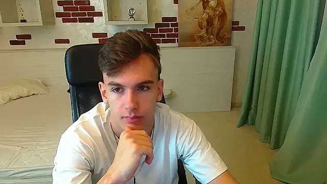 Snapshot of BradyFlint chatting on November 7, 5:07 am BradyFlint online show from November 7, 5:07 am