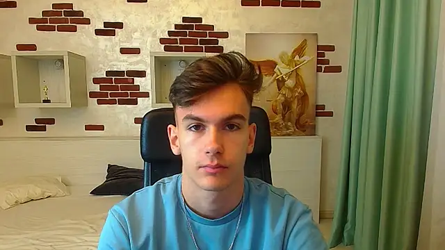 Snapshot of BradyFlint chatting on November 10, 5:28 am BradyFlint online show from November 10, 5:28 am