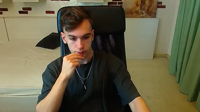 Snapshot of BradyFlint chatting on November 28, 10:29 am BradyFlint online show from November 28, 10:29 am