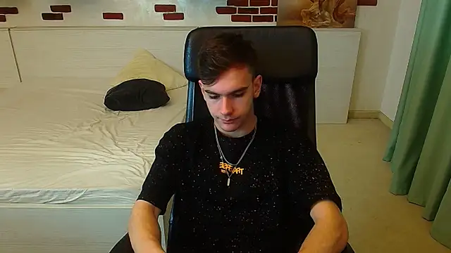 Snapshot of BradyFlint chatting on December 1, 5:45 am BradyFlint online show from December 1, 5:45 am