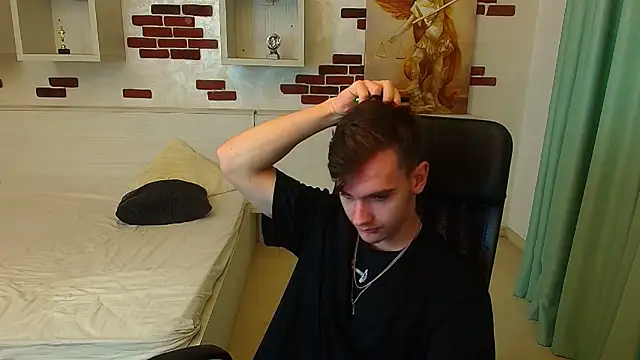 Snapshot of BradyFlint chatting on December 4, 5:17 am BradyFlint online show from December 4, 5:17 am