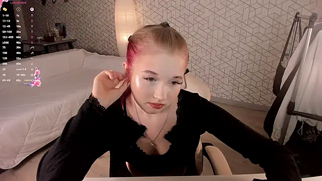 NayaValen online show from December 16, 3:44 am