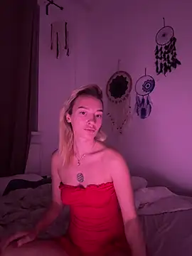 Snapshot of versediamond chatting on October 17, 1:20 am versediamond online show from October 17, 1:20 am