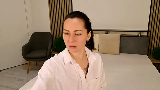 DitaNoir online show from April 1, 5:52 am