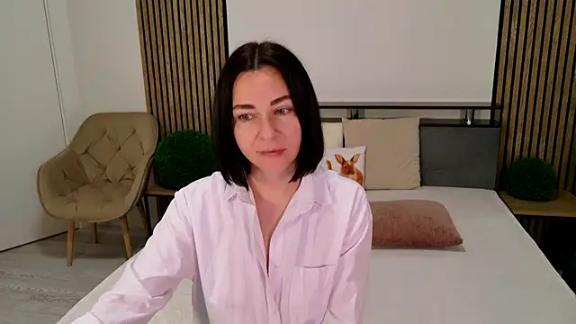 DitaNoir online show from July 13, 5:43 am