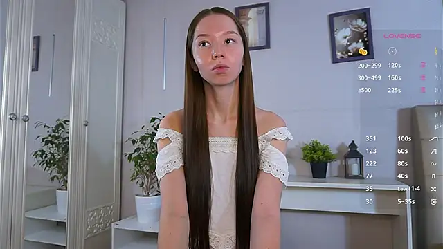 Snapshot of MayaHjelm chatting on November 27, 5:42 am MayaHjelm online show from November 27, 5:42 am