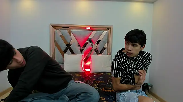 Snapshot of hoot_booys_ chatting on November 24, 7:57 pm hoot booys online show from November 24, 7:57 pm