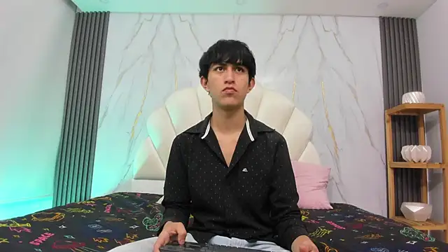 Snapshot of hoot_booys_ chatting on December 4, 7:33 pm hoot booys online show from December 4, 7:33 pm