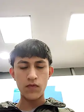 Snapshot of hoot_booys_ chatting on December 15, 8:35 pm hoot booys online show from December 15, 8:35 pm