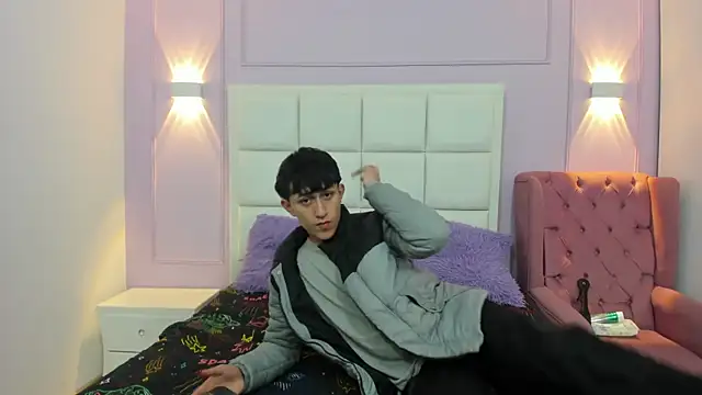 Snapshot of hoot_booys_ chatting on December 17, 9:21 pm hoot booys online show from December 17, 9:21 pm