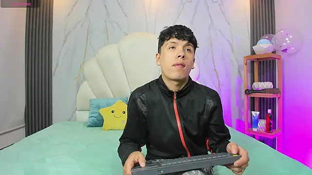 hoot booys  online show from March 7, 7:33 pm