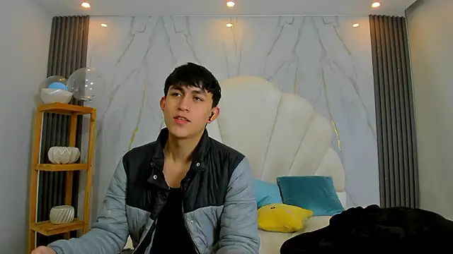 hoot booys  online show from March 11, 4:07 am