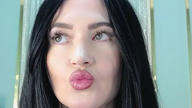 Snapshot of JaneWalch chatting on April 13, 11:16 am JaneWalch online show from April 13, 11:16 am