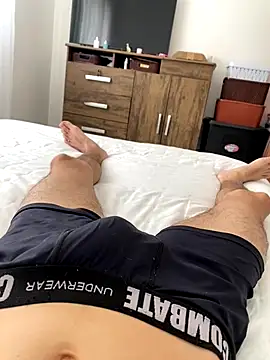 leozin01 online show from October 24, 5:42 pm