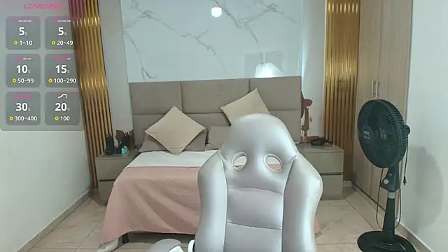 Snapshot of Aziz_daud chatting on May 28, 7:22 pm Aziz daud online show from May 28, 7:22 pm