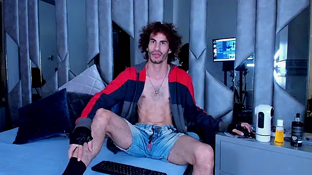 elias sn0w online show from October 28, 8:00 pm