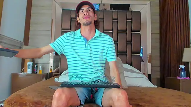 elias sn0w online show from October 31, 7:59 pm