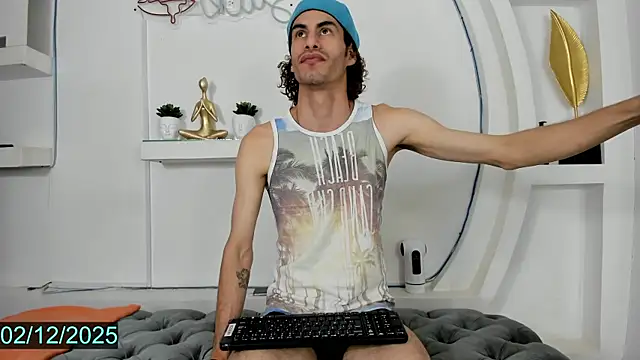 elias sn0w online show from December 2, 8:15 pm