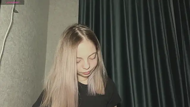 Snapshot of WrithenStub chatting on November 25, 6:30 pm WrithenStub online show from November 25, 6:30 pm