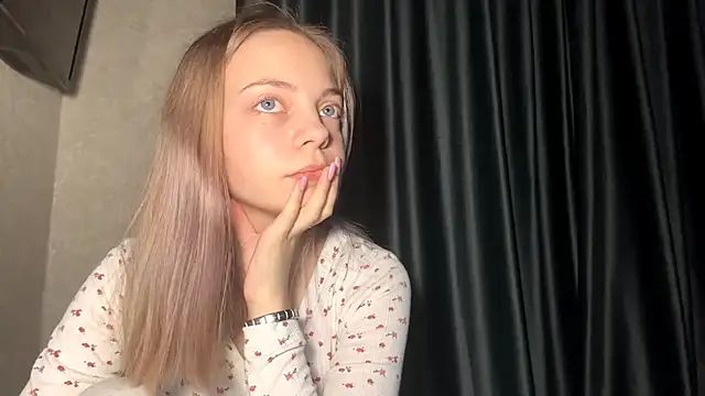 Snapshot of WrithenStub chatting on December 4, 5:10 pm WrithenStub online show from December 4, 5:10 pm