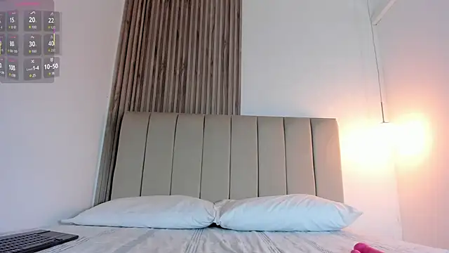 EvaaSinclair online show from April 16, 7:47 pm