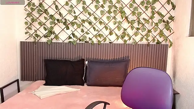 Snapshot of Dark_Niight_ chatting on February 14, 12:57 pm Dark Niight online show from February 14, 12:57 pm