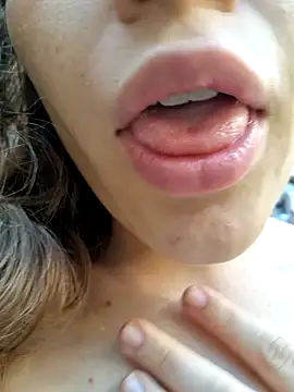 Snapshot of bambiluly chatting on November 9, 12:14 pm bambiluly online show from November 9, 12:14 pm