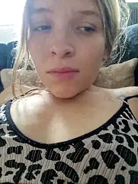 Snapshot of bambiluly chatting on November 11, 8:09 pm bambiluly online show from November 11, 8:09 pm