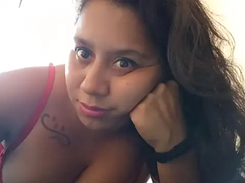 Snapshot of laurita_goloza39 chatting on August 5, 9:50 pm laurita goloza39 online show from August 5, 9:50 pm