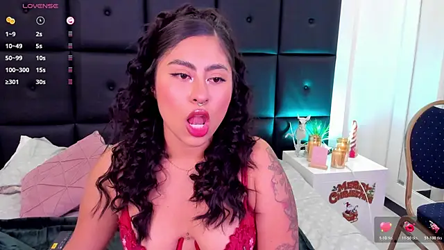 Snapshot of TamaraLeen chatting on November 17, 8:03 pm TamaraLeen online show from November 17, 8:03 pm