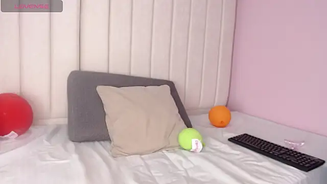 Snapshot of miel_alisha chatting on November 26, 12:39 pm miel alisha online show from November 26, 12:39 pm