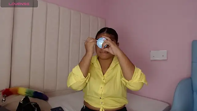 Snapshot of miel_alisha chatting on November 29, 12:52 pm miel alisha online show from November 29, 12:52 pm