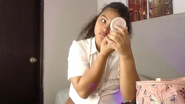 Snapshot of miel_alisha chatting on January 17, 12:43 pm miel alisha online show from January 17, 12:43 pm