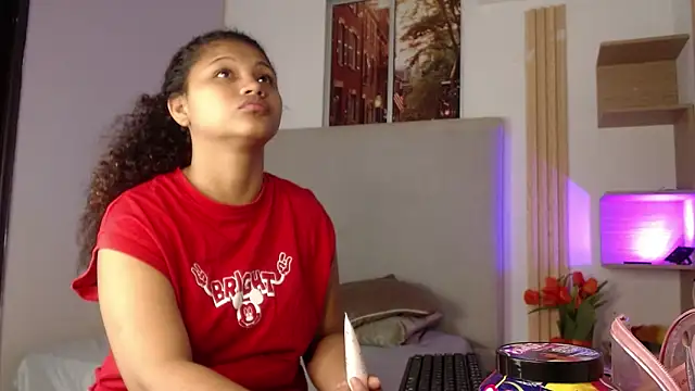 Snapshot of miel_alisha chatting on February 7, 12:53 pm miel alisha online show from February 7, 12:53 pm