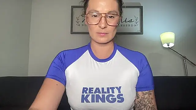 Snapshot of Mandyrheaa chatting on October 31, 1:06 am Mandyrheaa online show from October 31, 1:06 am