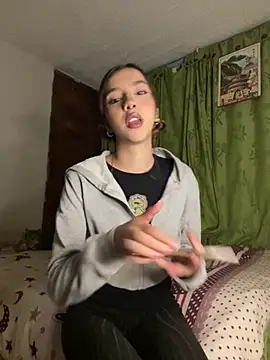 Snapshot of MiaaCute- chatting on July 27, 11:34 pm MiaaCute- online show from July 27, 11:34 pm