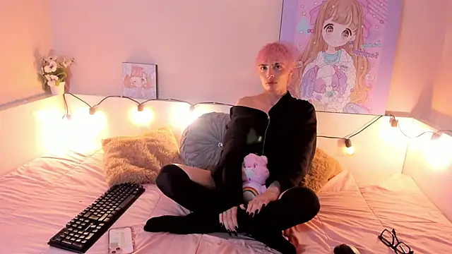 Snapshot of Strawberry_Kitty_ chatting on October 18, 4:37 am Strawberry Kitty online show from October 18, 4:37 am
