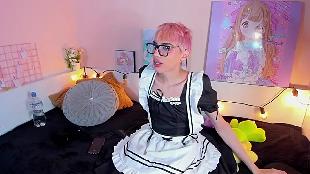 Snapshot of Strawberry_Kitty_ chatting on November 2, 3:31 am Strawberry Kitty online show from November 2, 3:31 am