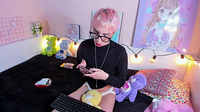 Snapshot of Strawberry_Kitty_ chatting on November 15, 4:21 am Strawberry Kitty online show from November 15, 4:21 am