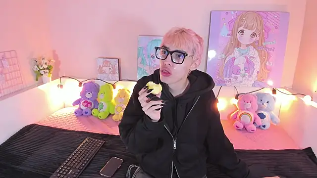 Snapshot of Strawberry_Kitty_ chatting on November 15, 10:59 pm Strawberry Kitty online show from November 15, 10:59 pm