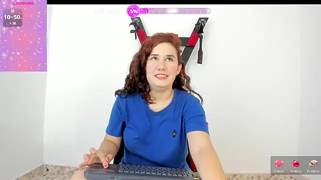 Snapshot of Lily_Red_Butterfly chatting on October 20, 4:02 am Lily Red Butterfly online show from October 20, 4:02 am