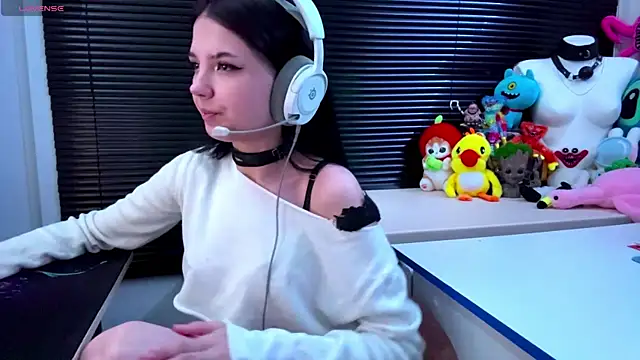 Snapshot of HanaMantanaDell chatting on October 19, 1:12 pm HanaMantanaDell online show from October 19, 1:12 pm